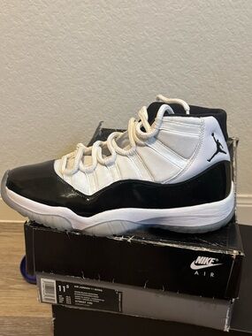 Nike Air Jordan 11 Concord Authentic sneakers - White/Black